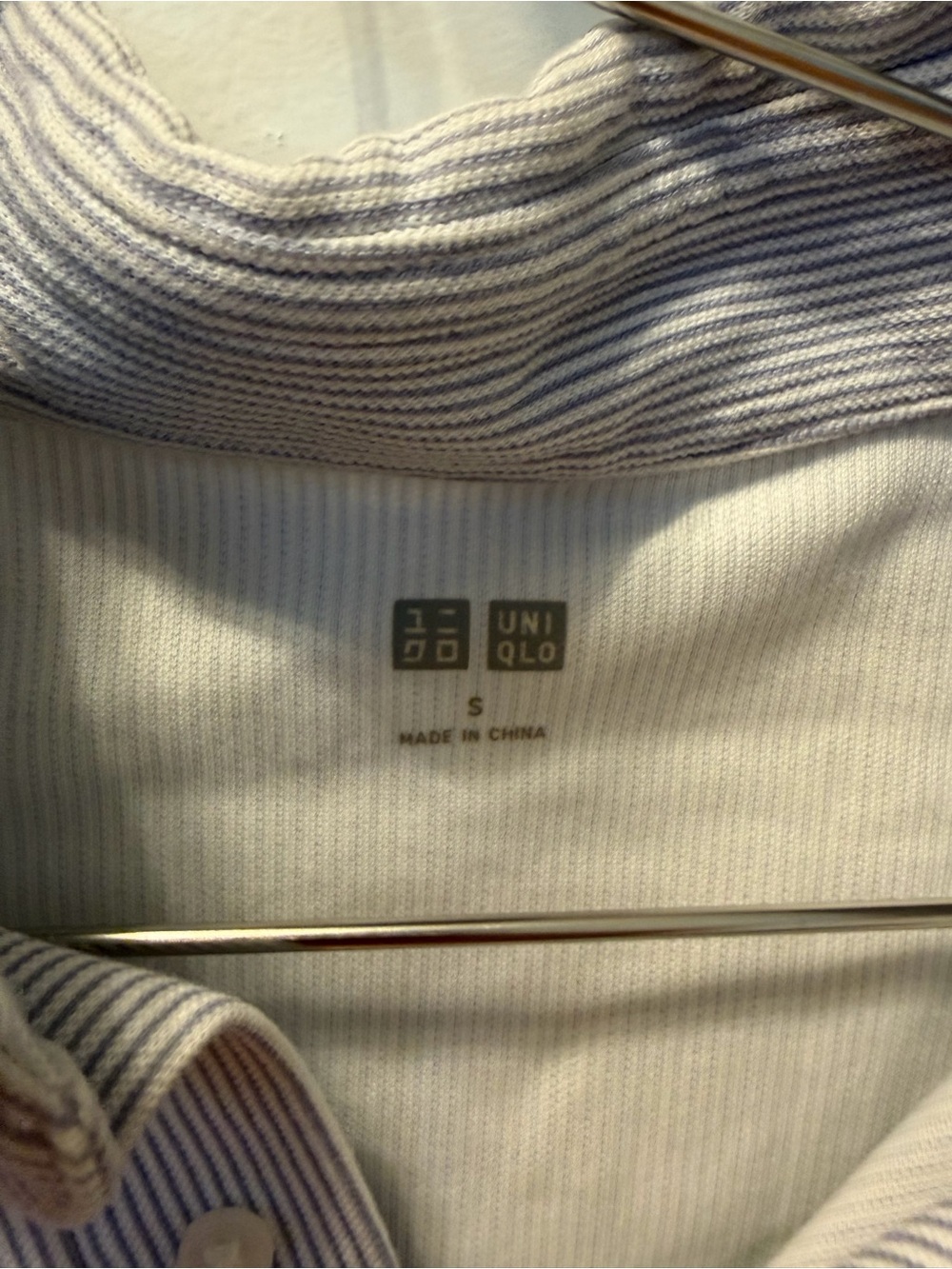 Men’s Uniqlo Light Gray Pinstripe Polo - Picture 3 of 4